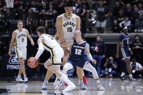 Edey picks up where he left off and leads No. 3 Purdue to 98-45 opening night rout over Samford